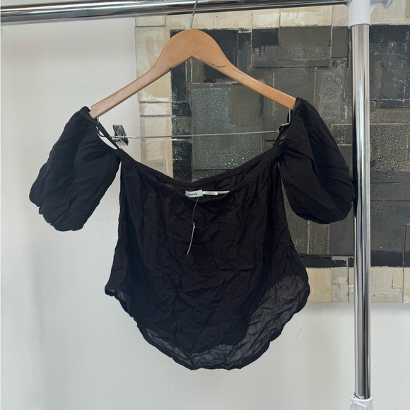 Kimchi Blue Urban Outfitters Cold / off Shoulder Flowy Summer Crop Top - Picture 1 of 4